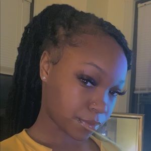 Meet your Posher, Helynn